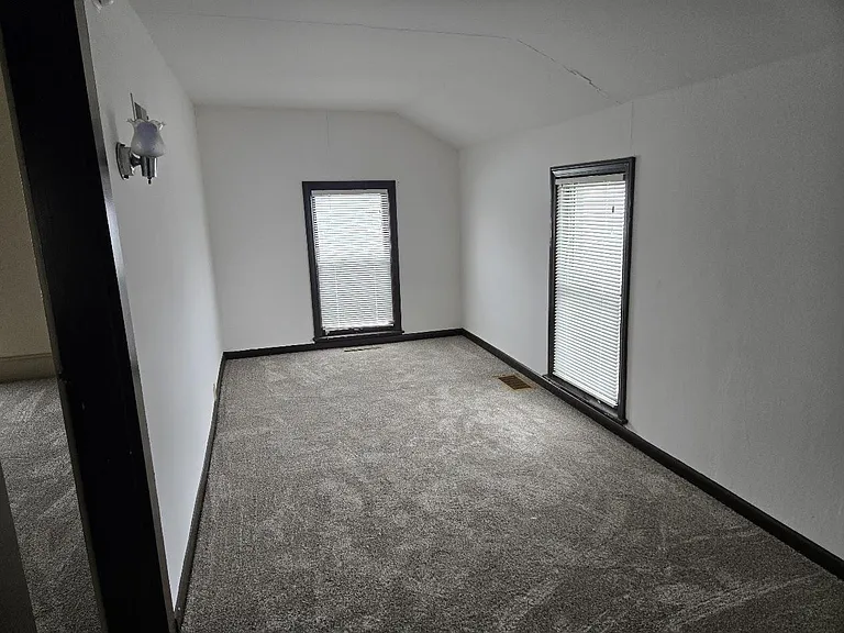 135 W Michigan Ave — Photo 4