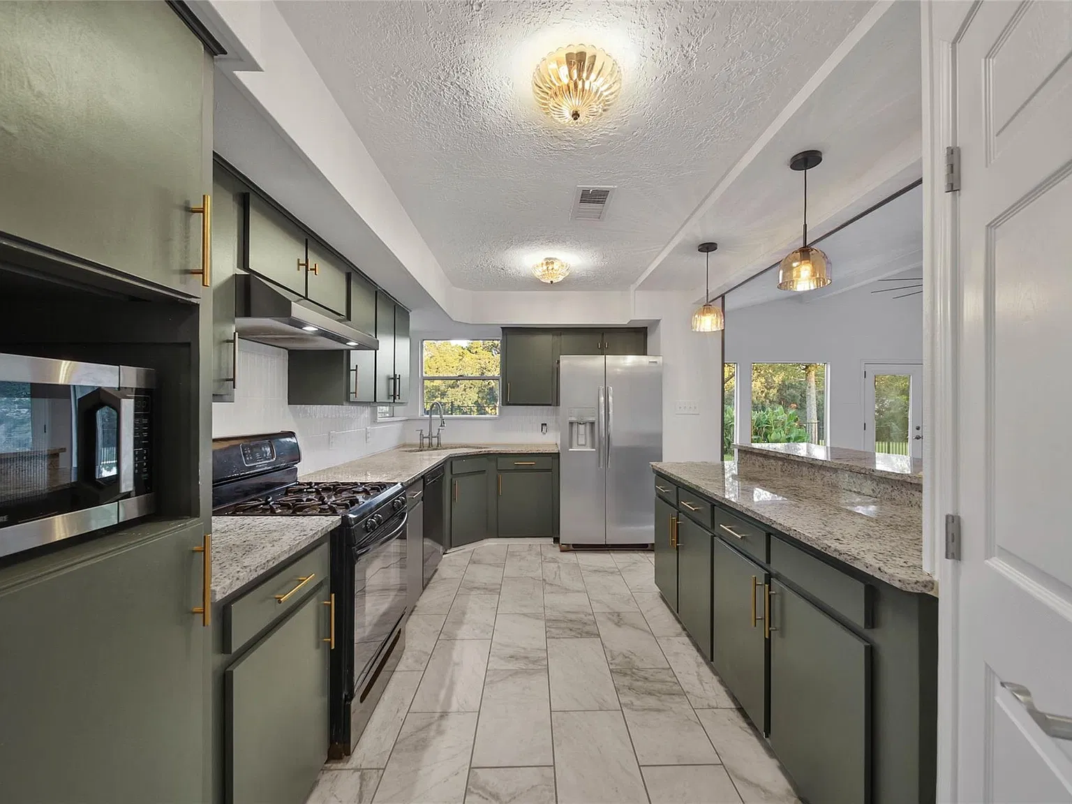 2 bed, 2.0 bath, 1668 sqft, $2,000 — Photo 3