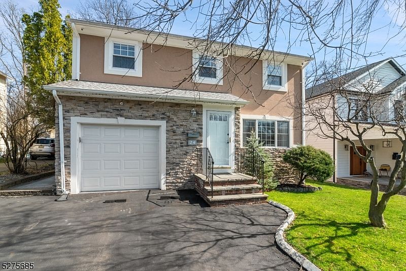 24 Royal Ave Livingston NJ 07039 Zillow   Fef8dab97a4e71d974cc016ac45a1d68 Cc Ft 960 