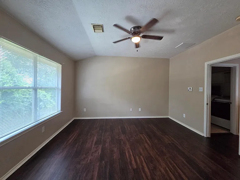 2811 Hackamore Hollow Ln — Photo 5