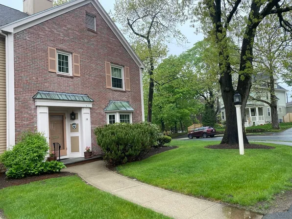 19 Oakland Ave #19, Needham, MA 02492