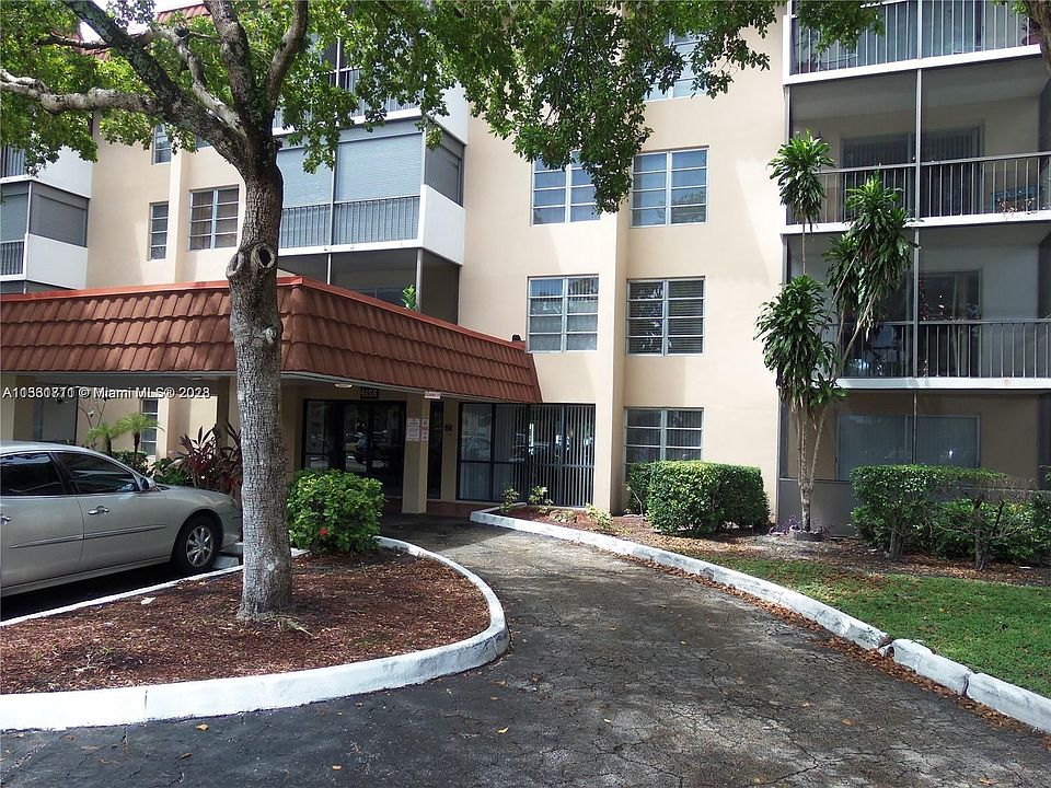 1st image of 4156 Inverrary Dr APT 105