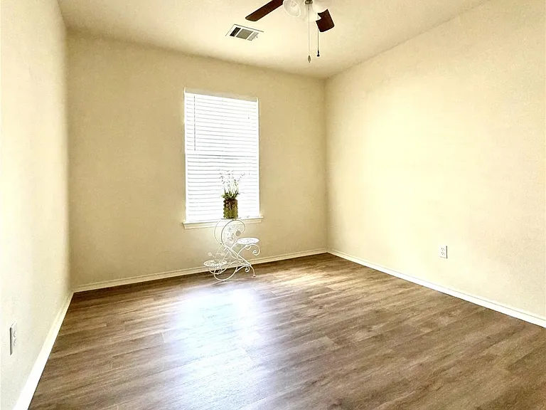 2325 Clover Ridge Dr — Photo 10