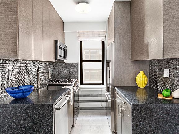 4th image of 50 King St APT 8B