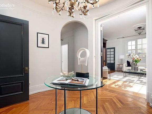 3rd image of 2109 Broadway APT 1041