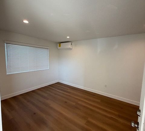 2nd image of 119 W Century Blvd #1/2
