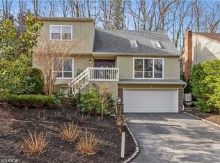 62 Sugar Toms Ln, East Norwich, NY 11732
