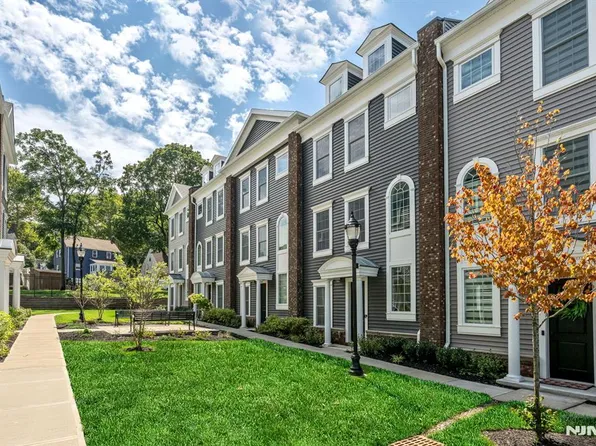 68 Parkside Ln #1204, Teaneck, NJ 07666