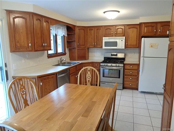 4th image of 350 Hilltop Dr