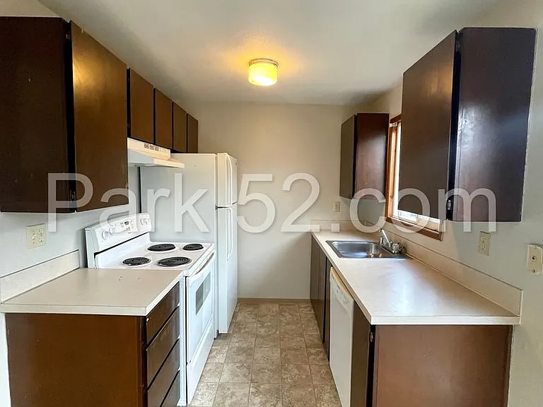 631 N Fife St #1 — Photo 6