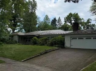 10 Hampton Rd, Great Neck, NY 11020