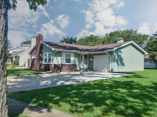 7 W Garden Ave, Pontiac, IL 61764