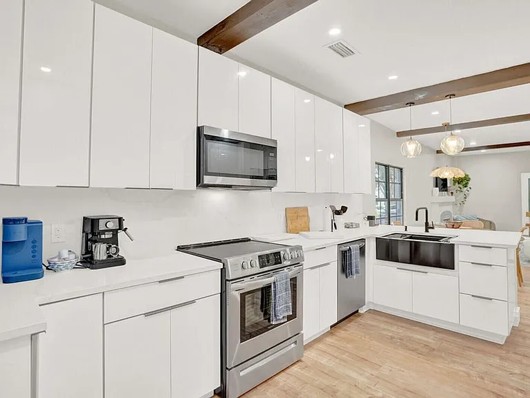 727 S Fernwood Dr — Photo 2
