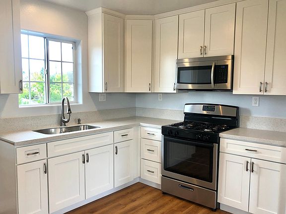 2nd image of 958 W Summerland Ave