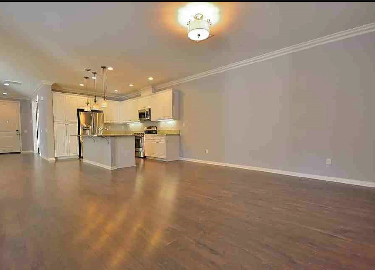 4 bed, 1929 sqft, $3,800 — Photo 1