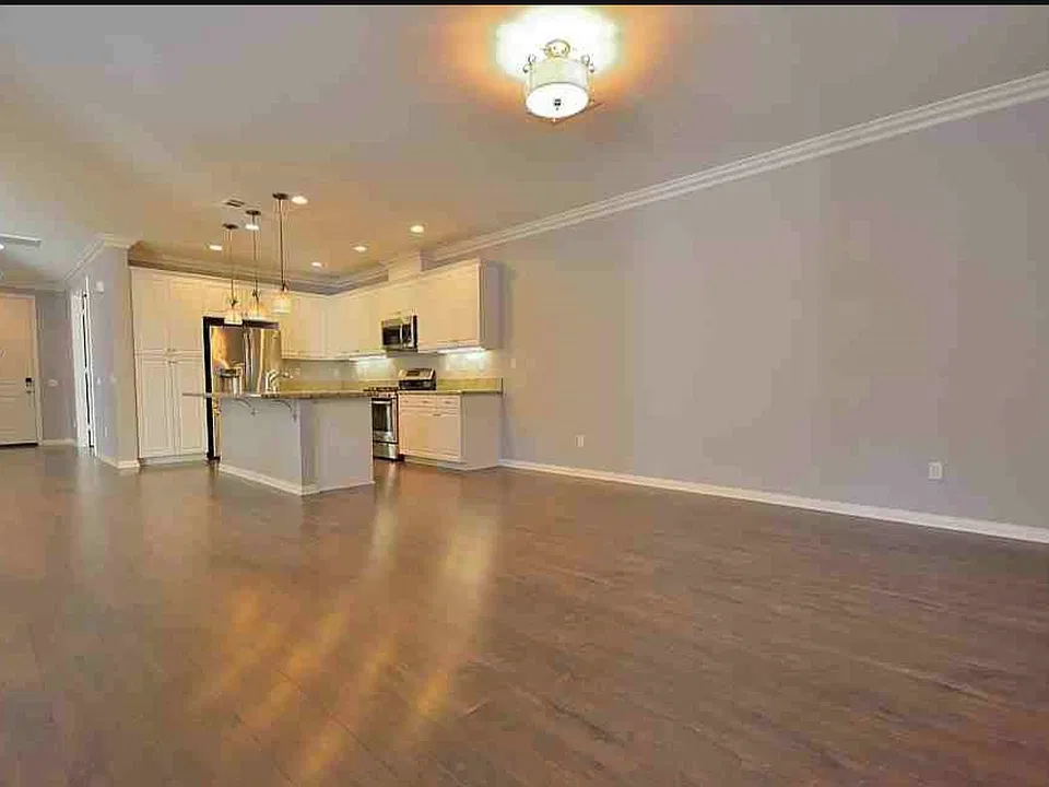 3161 London Ln