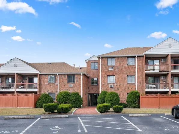 655 Saw Mill Brook Pkwy APT 11, Newton, MA 02459