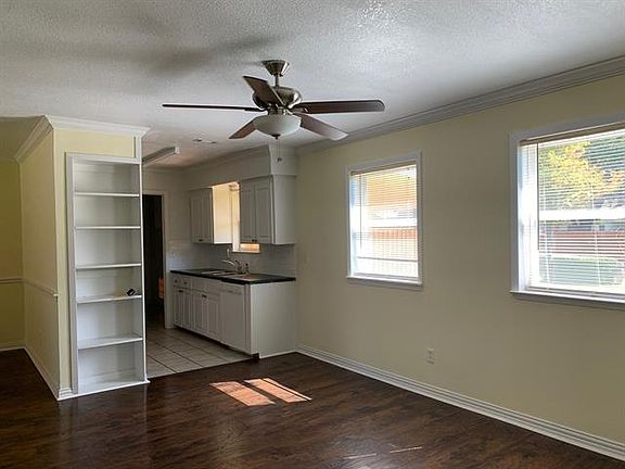 5th image of 1704 Meadows Dr