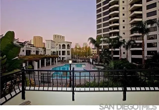 744 W Harbor Dr — Photo 21