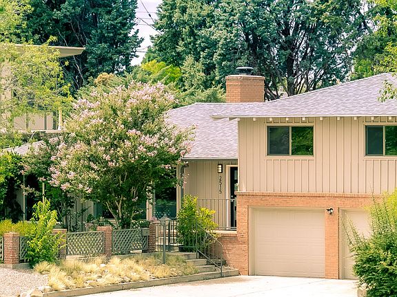 2nd image of 2515 Schell Ct NE