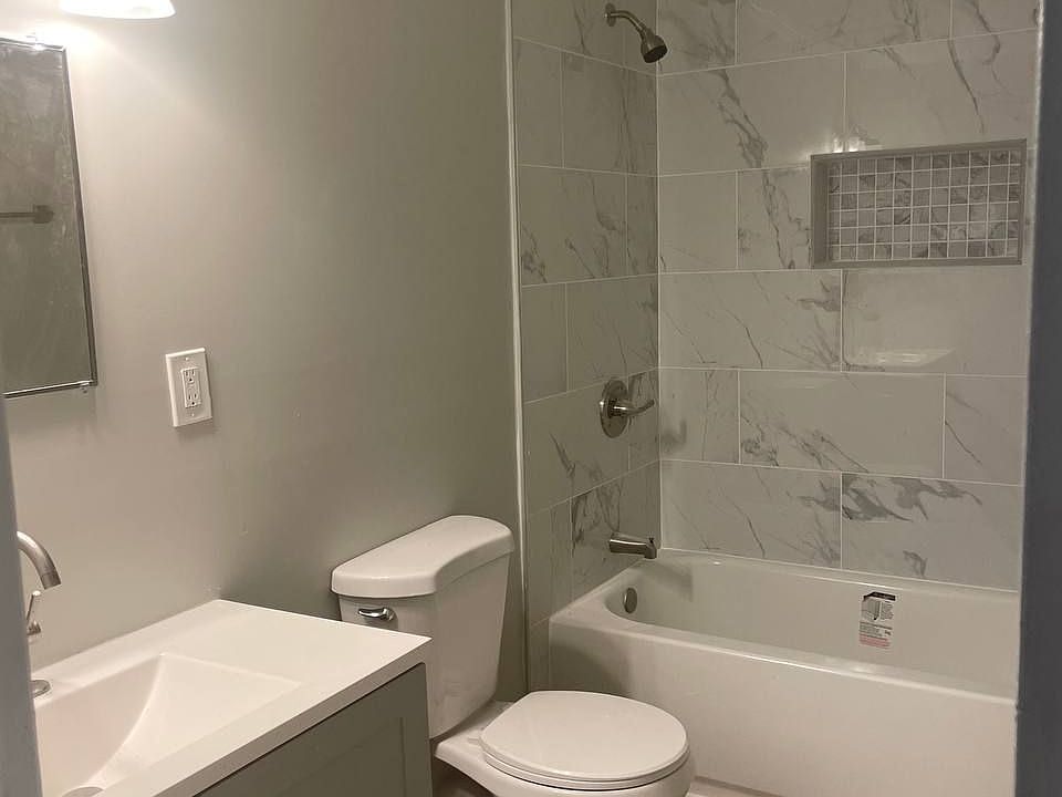 2nd image of 1107B Bryan Ave #Di