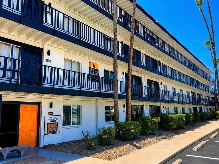 Miramonte on 3rd — Photo 1