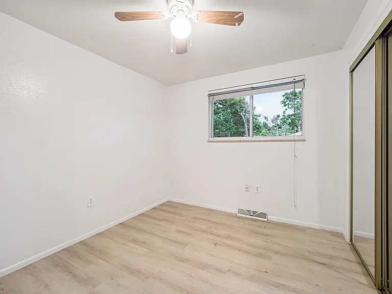 6017 W Jefferson Pl — Photo 5