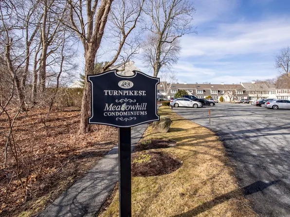 453 Turnpike St APT 23, South Easton, MA 02375