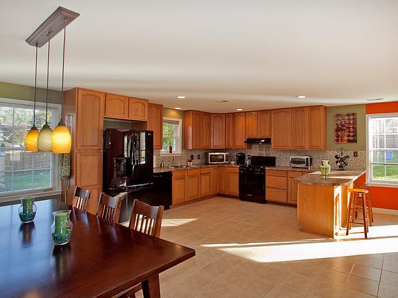 4th image of 216 Lambert Dr