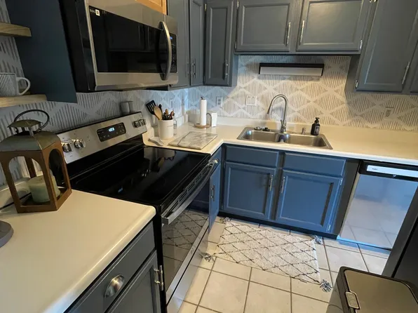 907 Huckleberry Heights Dr #907, Hannibal, MO 63401