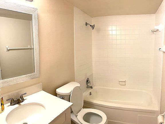 3rd image of 145 Lewfield Cir