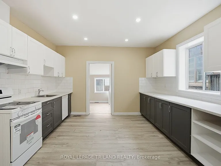 151 Waterloo St — Photo 8