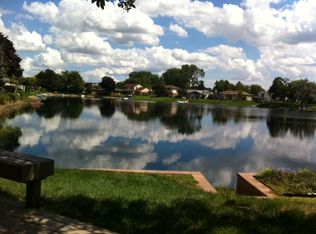 1640 Three Lakes Dr, Troy, MI