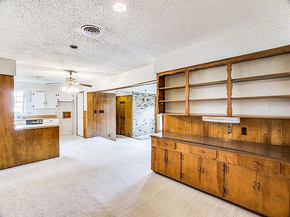 4th image of 8951 Rosecliff Dr