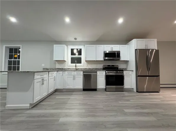 110 Linden Ave, Woonsocket, RI 02895