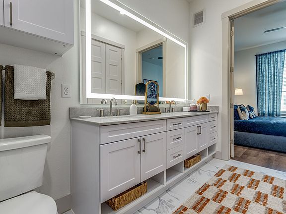 4th image of 333 W 24th St #511