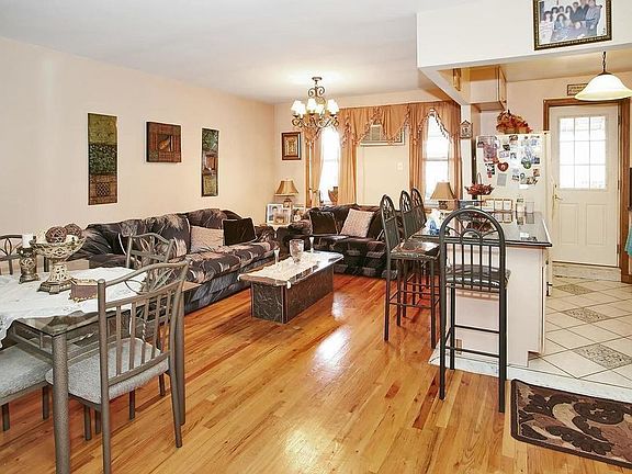 3rd image of 2111 37th St