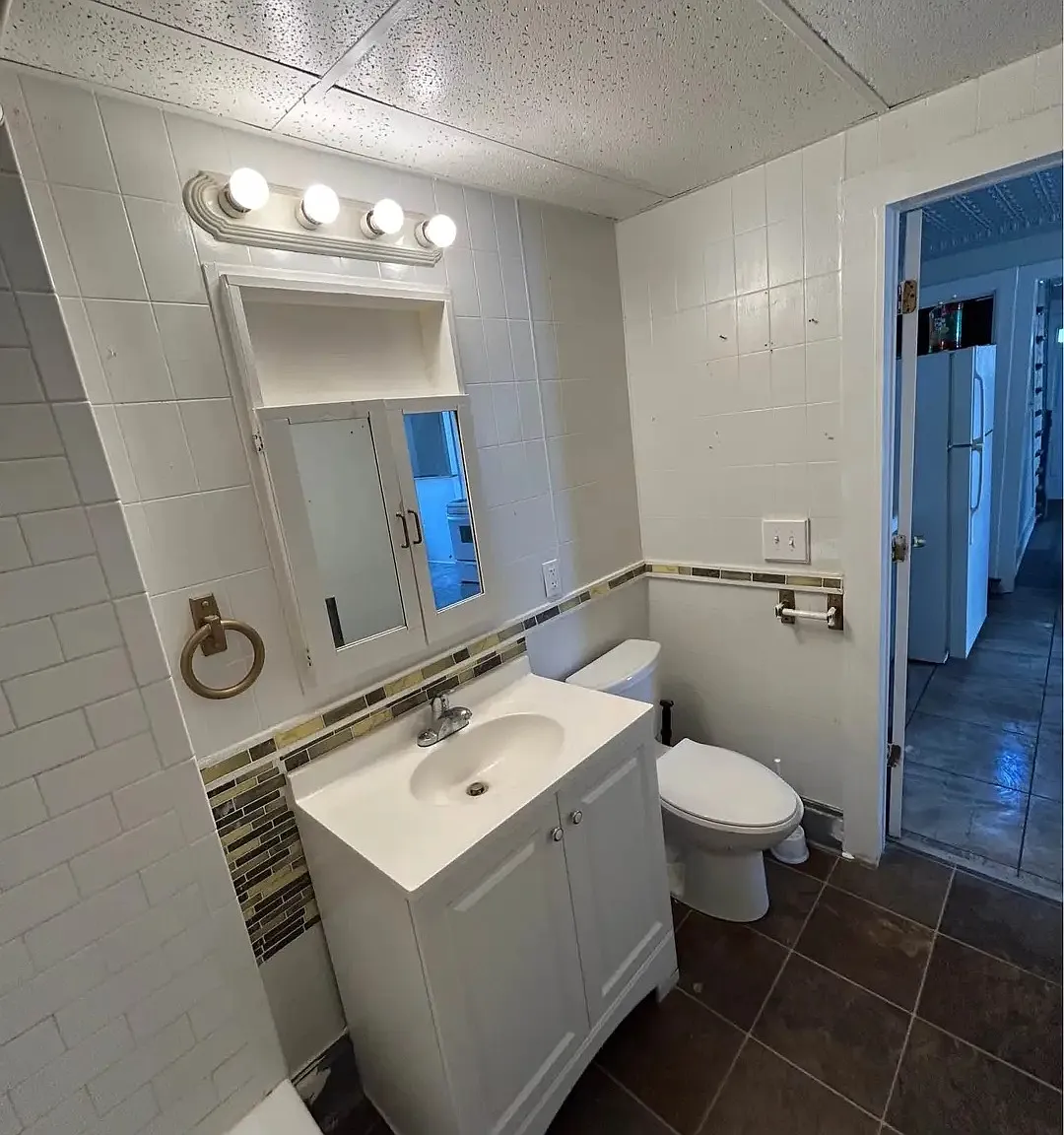 3 bed, 1000 sqft, $1,830 — Photo 4