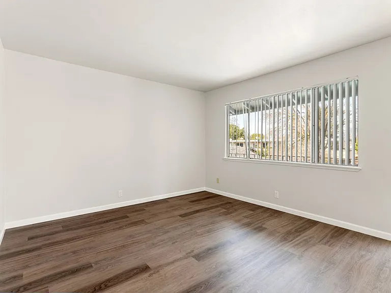360 Chiquita Ave — Photo 8
