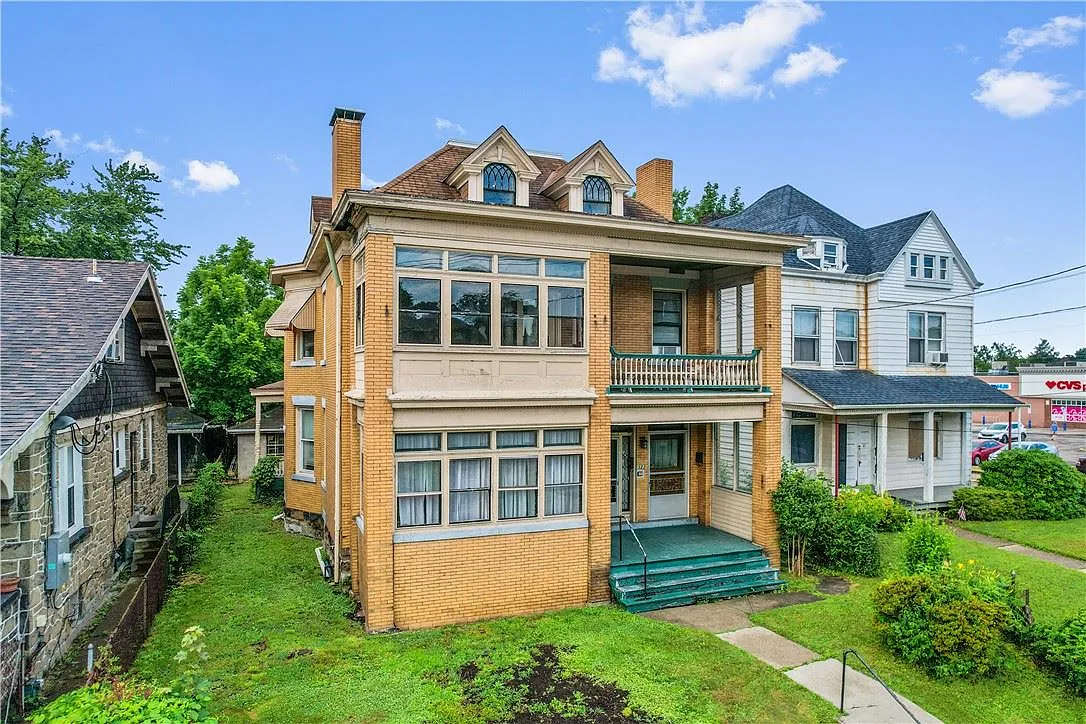 323 Lincoln Ave photo 1