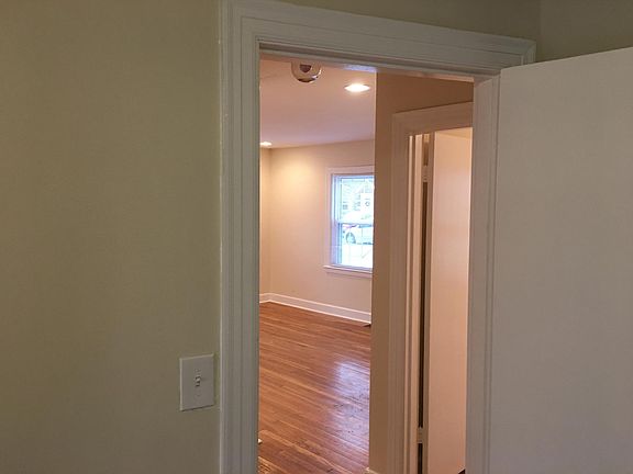 3rd image of 3013 Dartmouth Ave