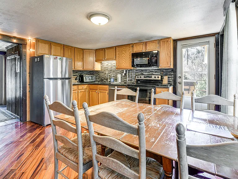 1072 Route 100 — Photo 29