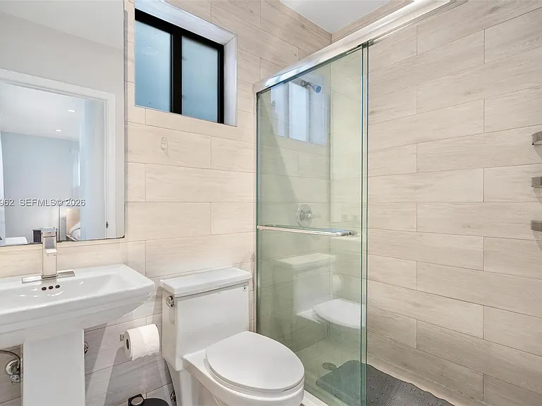 920 SW 9th St — Photo 14