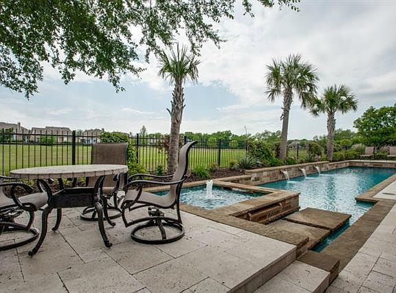 3rd image of 6805 Knollwood Dr