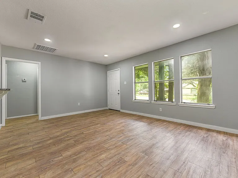 8323 Lapanto Ln #A — Photo 2