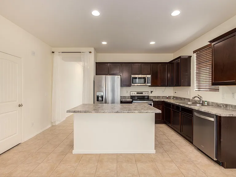 7503 S 12th Ave — Photo 8