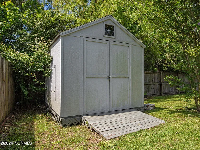 204 Jasmine Ln — Photo 11