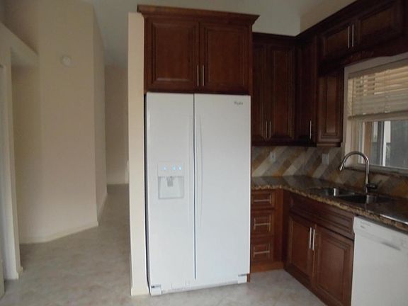 New Appliances, Granite & Cabinetry!