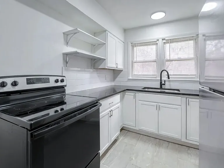 11409 E 31st St S — Photo 6