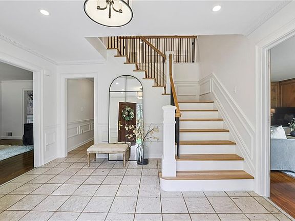 2nd image of 8025 River Cir